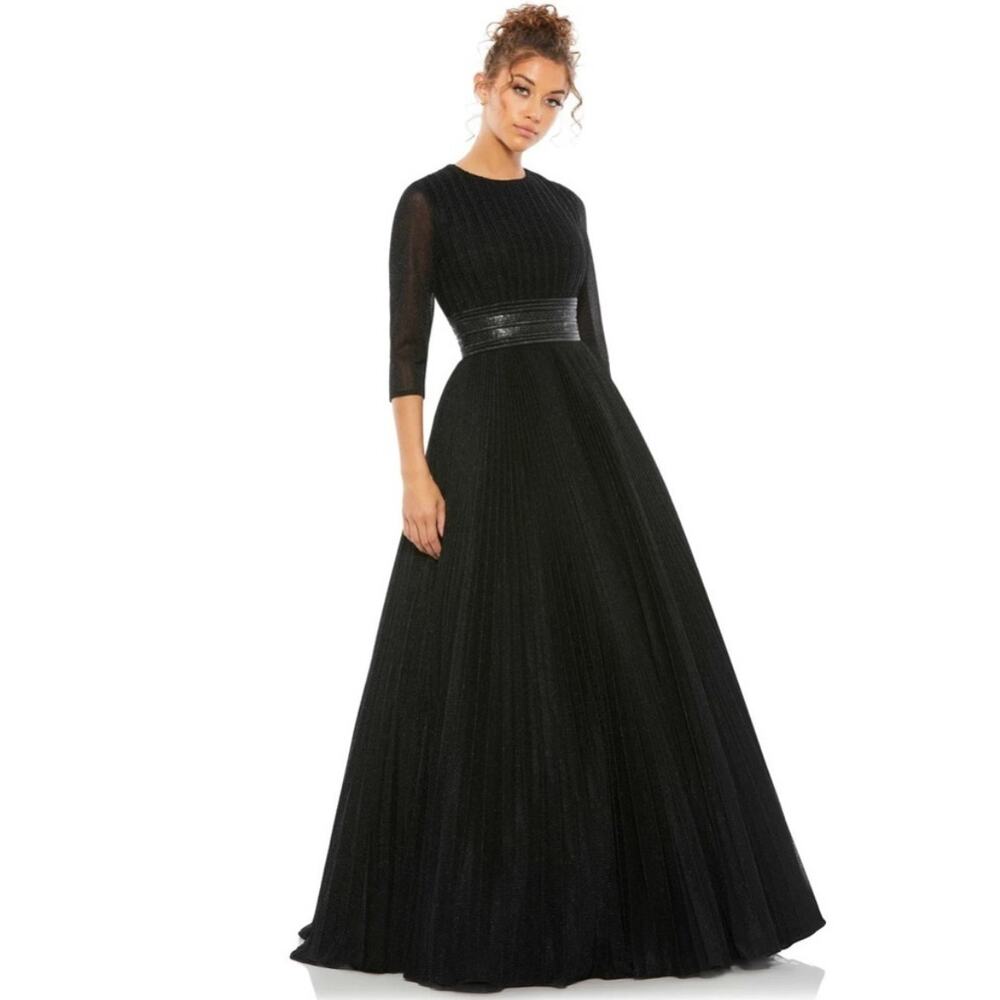 Mac Duggal NWT Black Shimmering Pleated 3/4 Sleeve Ball Gown Size 4